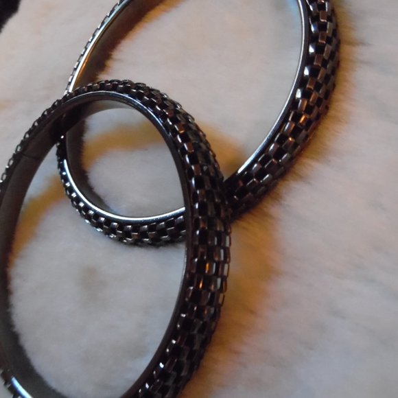 BLACK METAL JEWELRY MIX... BANGLES, NECKLACE AND EARRINGS - Picture 2 of 7